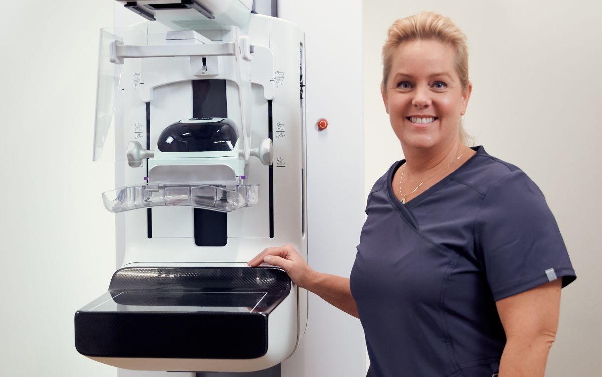 Mammo Technologist with SmartCurve